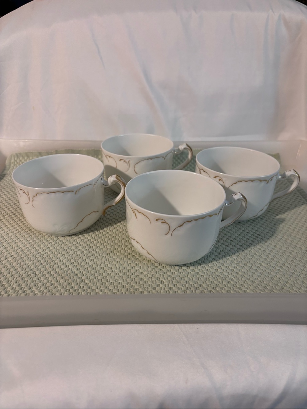 4-M&Co. L France Vintage Elegant White and Gold Porcelain Teacups Delicate